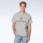 vestir Leatherman camiseta de manga corta con logo en el pecho gris T44R2107 - Leatherman Navajas - Image 2
